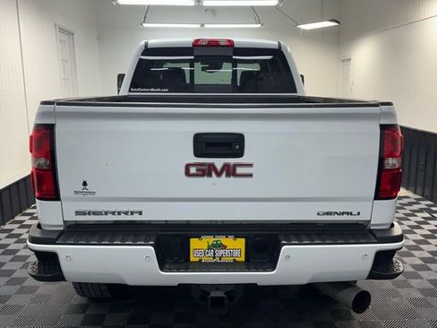 Used 2017 GMC Sierra 2500 Denali w/ Duramax Plus Package image 4
