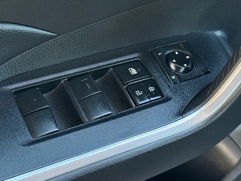 Used 2020 Toyota RAV4 XLE w/ Convenience Package FWD image 13