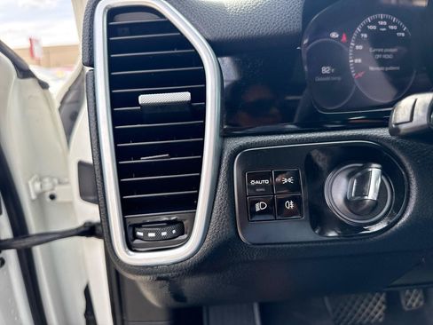 Used 2019 Porsche Cayenne AWD/4WD image 25