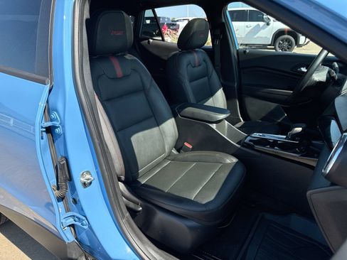 Used 2024 Chevrolet Trax RS w/ Sunroof Package FWD image 24