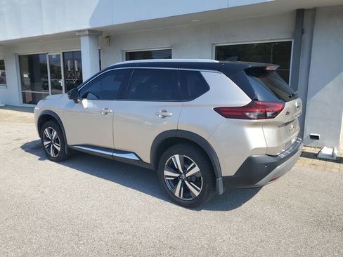 Used 2021 Nissan Rogue SL w/ Premium Package FWD image 2