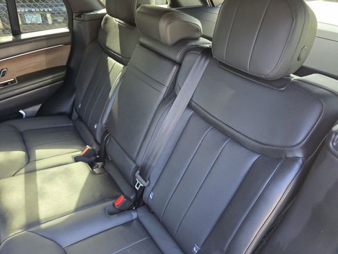 Certified 2023 Land Rover Range Rover SE image 16