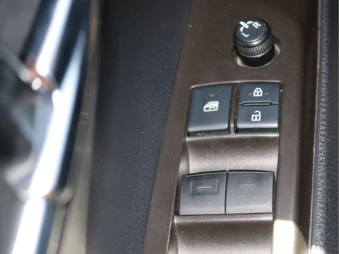 Used 2021 Toyota Camry SE FWD image 18