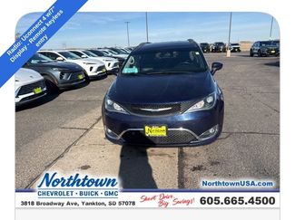 Used 2018 Chrysler Pacifica Touring-L video 2