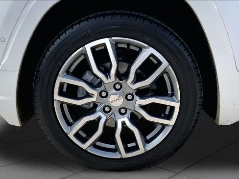 Used 2024 GMC Terrain Denali w/ Denali Premium Package AWD/4WD image 11