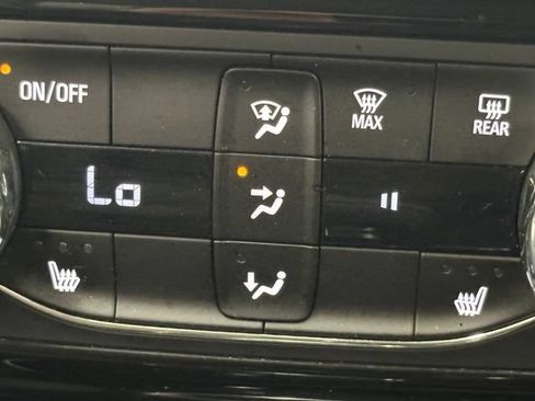 Used 2025 Chevrolet Trax LT w/ Driver Confidence Package FWD image 33