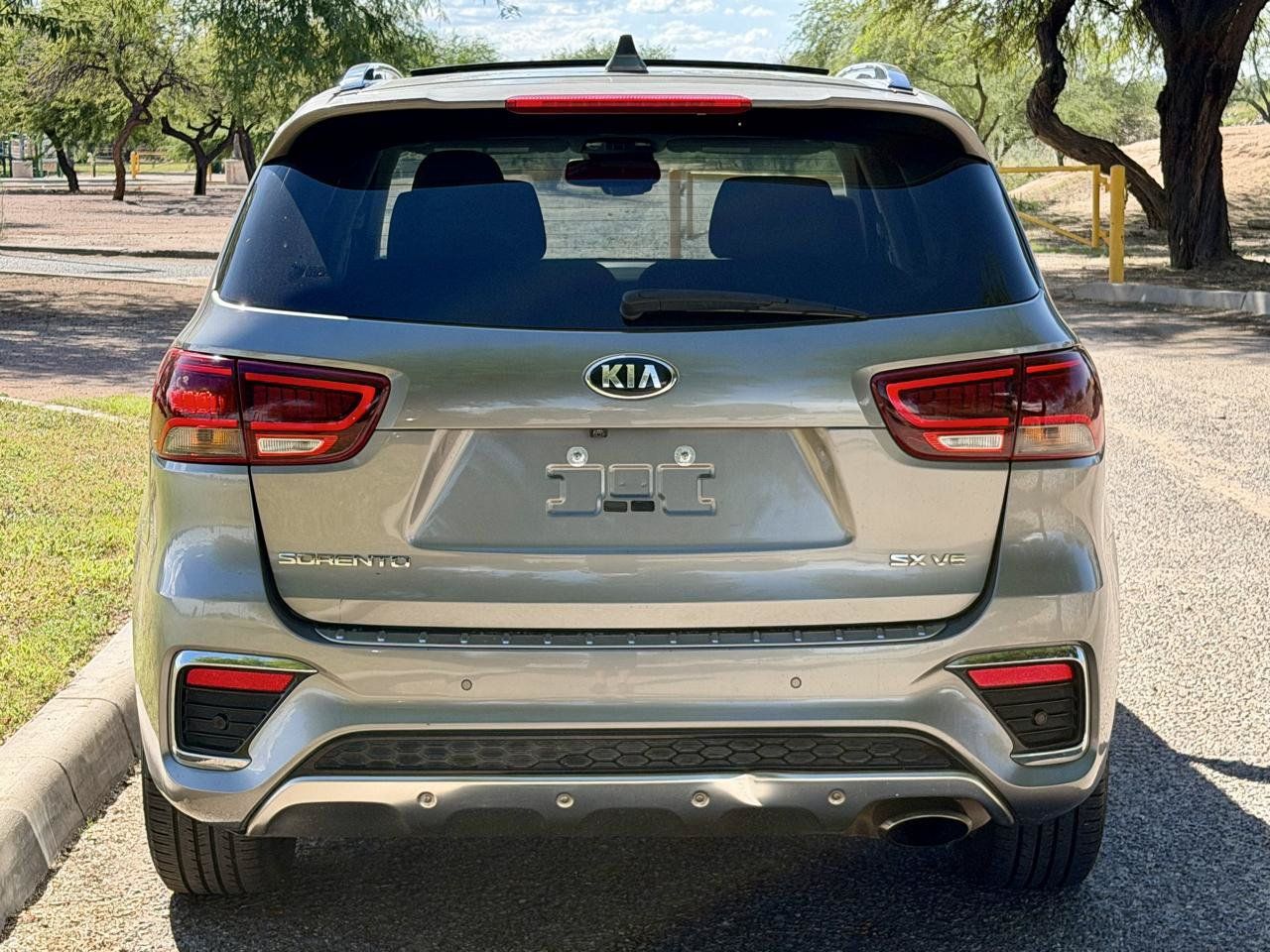 Used 2019 Kia Sorento SX w/ SX Touring Package FWD image 4
