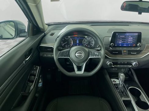 Used 2023 Nissan Altima 2.5 SV FWD image 22