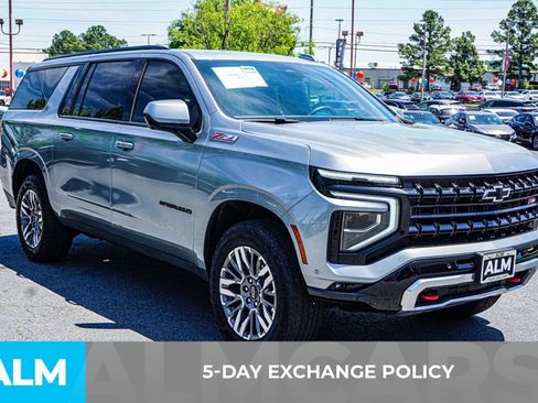 Used 2025 Chevrolet Suburban Z71 AWD/4WD image 4