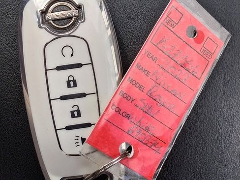 Used 2023 Nissan Rogue SV image 14