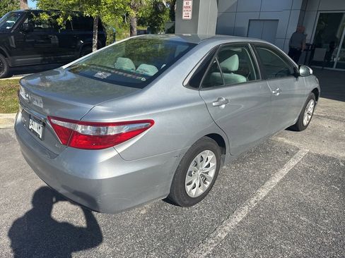 Used 2017 Toyota Camry LE image 3