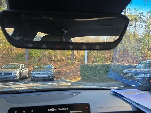 Used 2023 Genesis G70 2.0T image 25