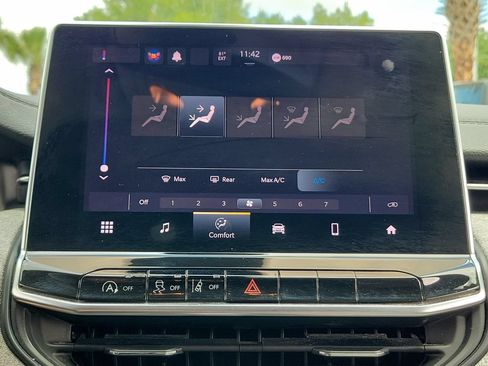 Used 2022 Jeep Compass Latitude FWD image 28