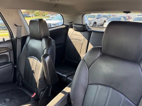Used 2014 Buick Enclave Leather FWD image 16
