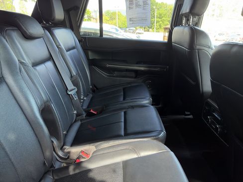 Used 2019 Ford Expedition XLT w/ Equipment Group 202A AWD/4WD image 5