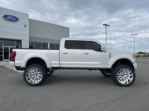 Used 2019 Ford F250 Platinum w/ FX4 Off-Road Package image 2