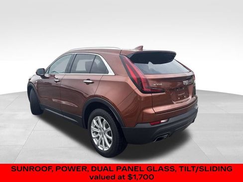 Used 2019 Cadillac XT4 Luxury w/ Cold Weather Package FWD image 3