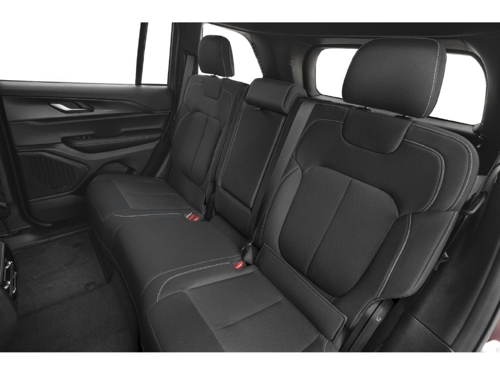Used 2025 Jeep Grand Cherokee Laredo X AWD/4WD image 8