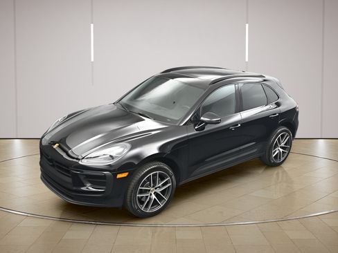 New 2026 Porsche Macan AWD/4WD image 32
