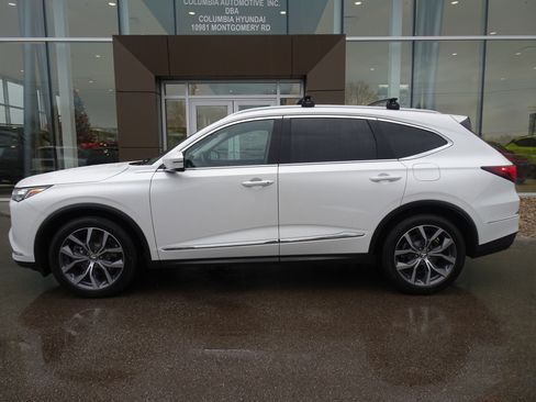 Used 2023 Acura MDX SH-AWD w/ Technology Package image 2