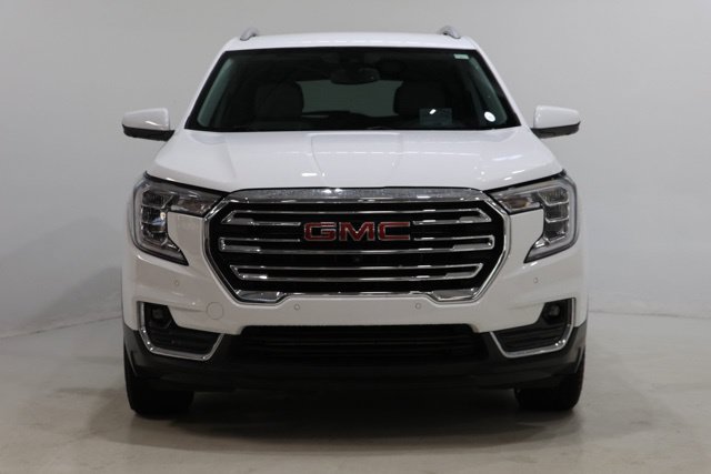 Used 2023 GMC Terrain SLT w/ Tech Package AWD/4WD image 2