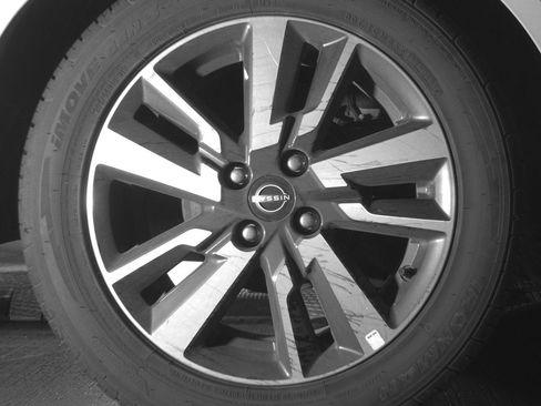 Used 2025 Nissan Versa SV image 15