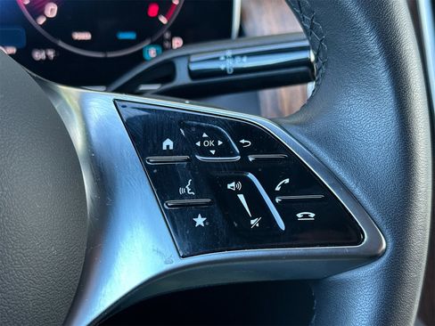 Certified 2025 Mercedes-Benz GLC 300 image 28