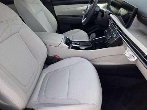 Used 2025 Hyundai Tucson SE FWD image 13