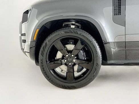 Used 2026 Land Rover Defender 110 X-Dynamic SE AWD/4WD image 28