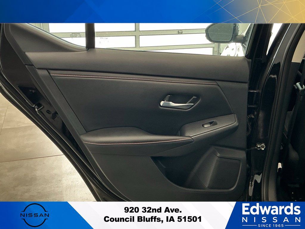 Used 2025 Nissan Sentra SR FWD image 9