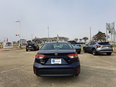 Used 2024 Toyota Corolla LE image 7
