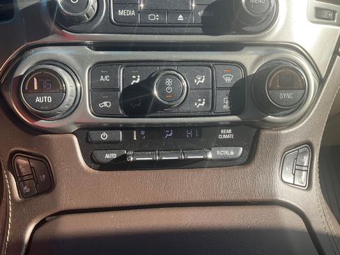 Used 2019 Chevrolet Suburban Premier image 19