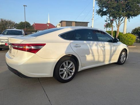 Used 2014 Toyota Avalon Limited w/ Technology Package FWD image 5
