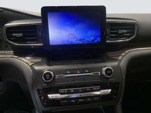 Used 2020 Ford Explorer Limited w/ Class III Trailer Tow Package AWD/4WD image 39