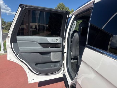 Used 2018 Lincoln Navigator Reserve w/ Technology Package AWD/4WD image 19