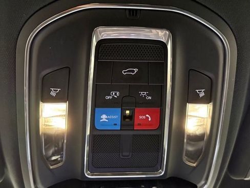 Used 2023 Jeep Wagoneer Series III w/ Preferred Equipment Group AWD/4WD image 16