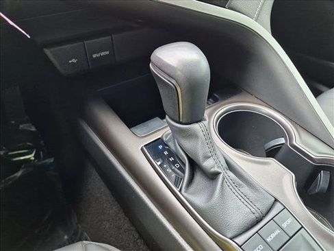 Used 2022 Toyota Camry SE FWD image 12