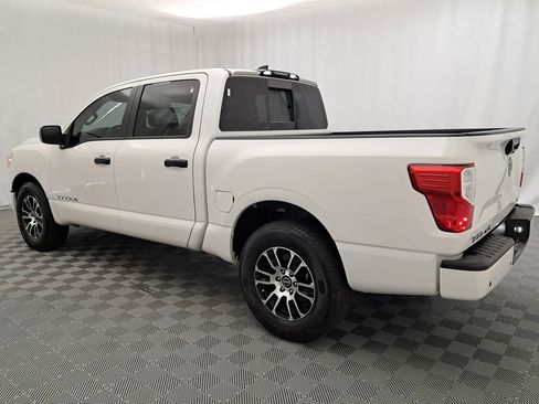 Used 2023 Nissan Titan SV image 6