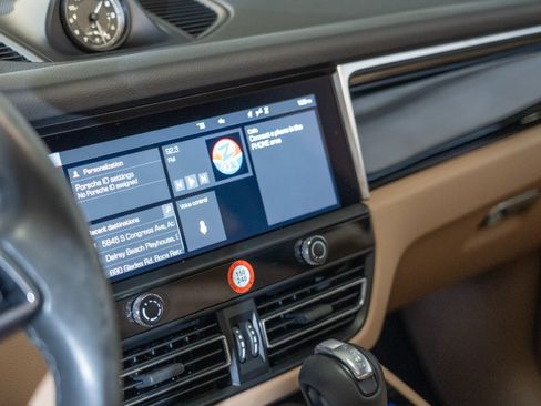 Certified 2023 Porsche Macan AWD/4WD image 21