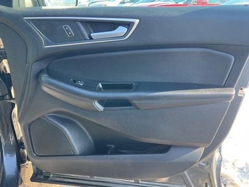 Used 2020 Ford Edge SEL image 29