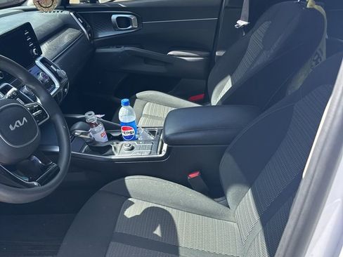 Used 2022 Kia Sorento LX FWD image 3