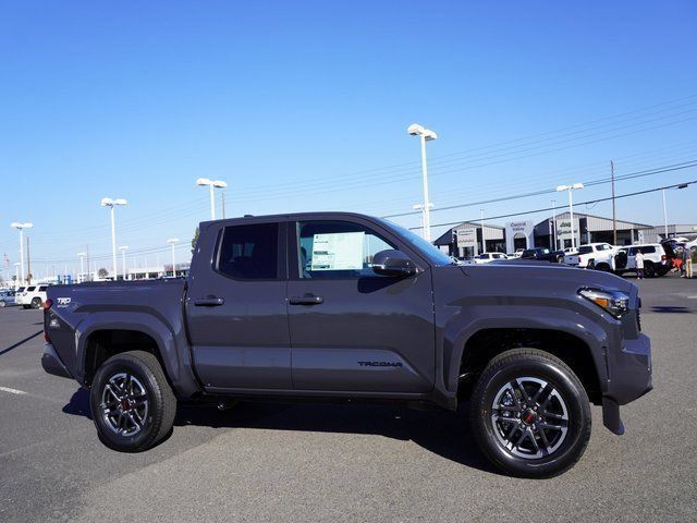 Used 2025 Toyota Tacoma TRD Sport w/ TRD Sport Upgrade Package AWD/4WD image 4