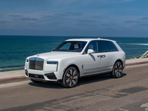 New 2026 Rolls-Royce Cullinan AWD/4WD image 1
