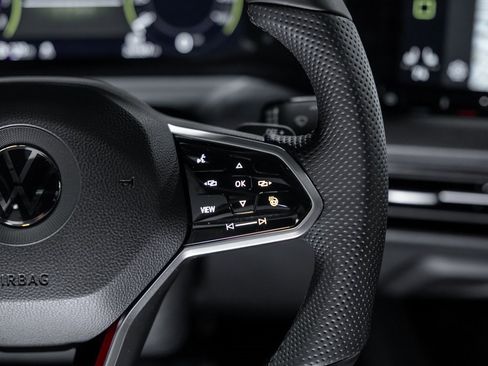 Used 2022 Volkswagen GTI SE image 43