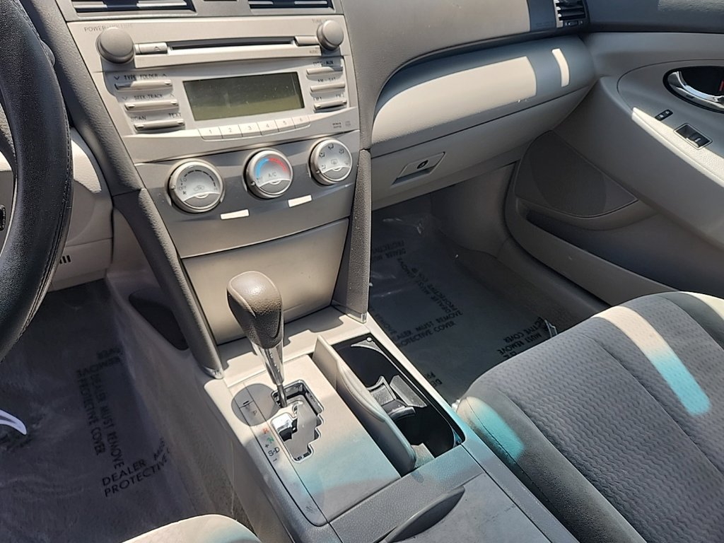 Used 2011 Toyota Camry LE FWD image 10