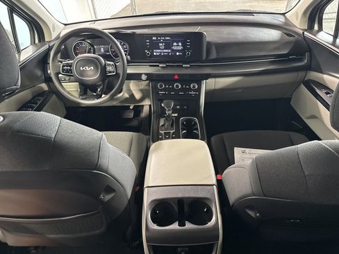 Used 2022 Kia Carnival LX image 24