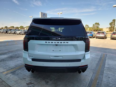 Used 2025 Chevrolet Suburban Z71 image 6