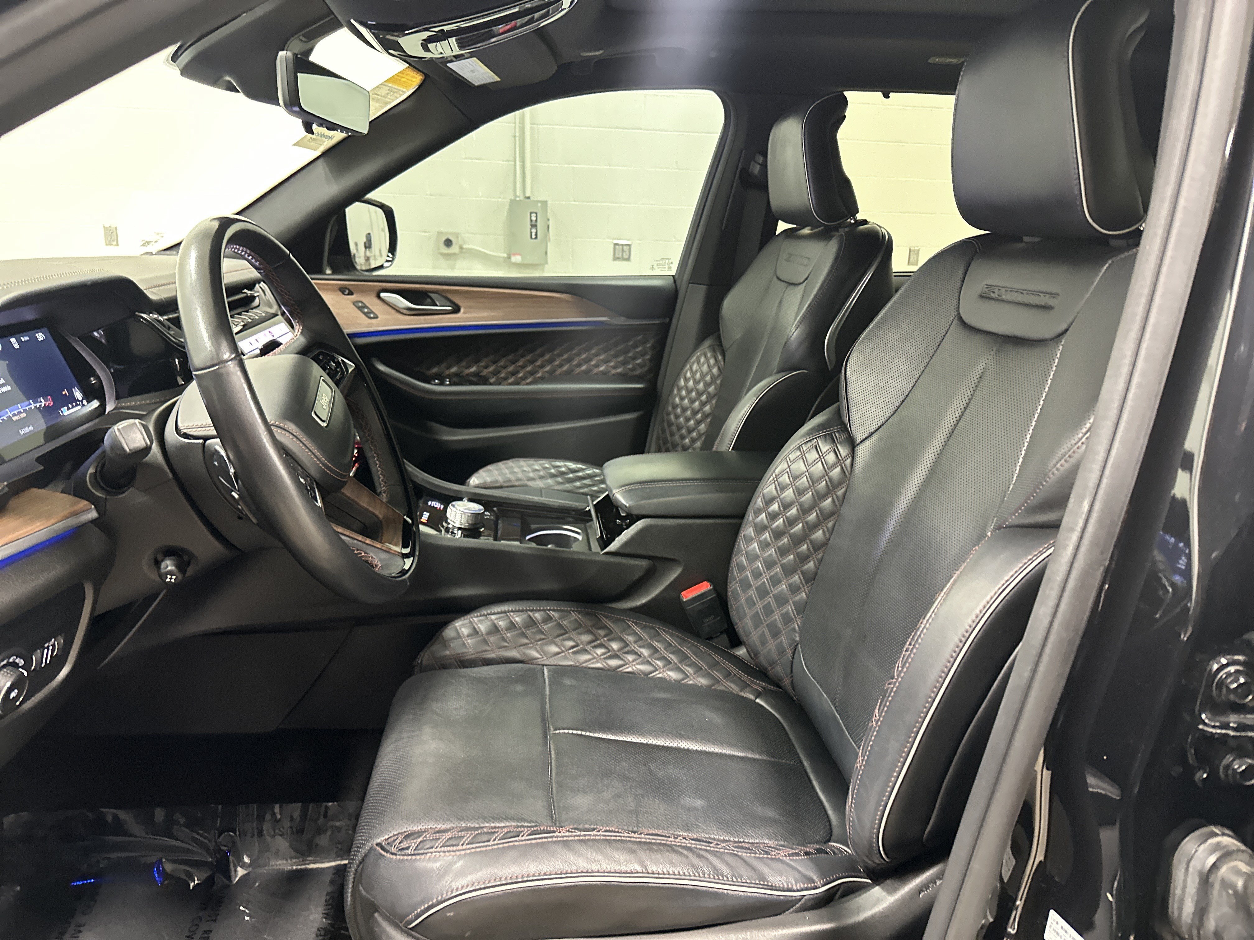 Used 2022 Jeep Grand Cherokee Summit w/ Adv Protech Group IV AWD/4WD image 16