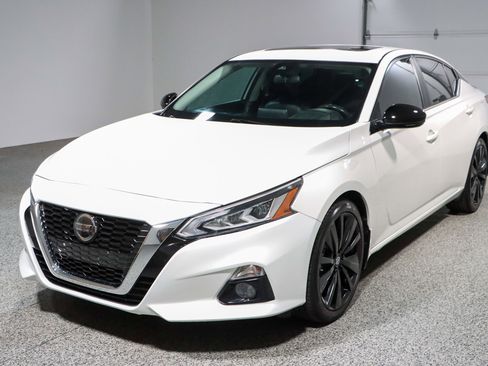 Used 2022 Nissan Altima 2.5 SR w/ Midnight Edition Package FWD image 30