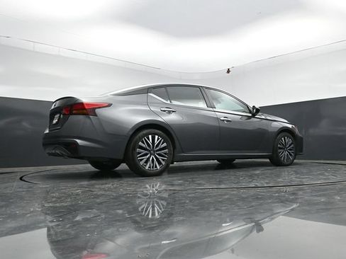 Used 2025 Nissan Altima 2.5 SV FWD image 64